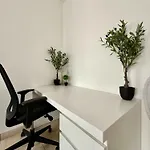 Elegant Close To The European Parliament Apartment *