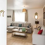 Michel Ange Halldis Apartments