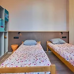 Hostel Hi Brussels Jacques Brel Hostel *