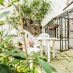 The Captaincy Guesthouse Brussels