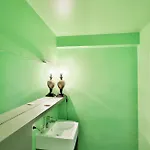 Chic Suisse Flat - Metro Louise