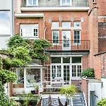 Guest House With Beautiful Garden