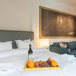 Aparthotel Newton Boutique Residences - Eu Area 4*