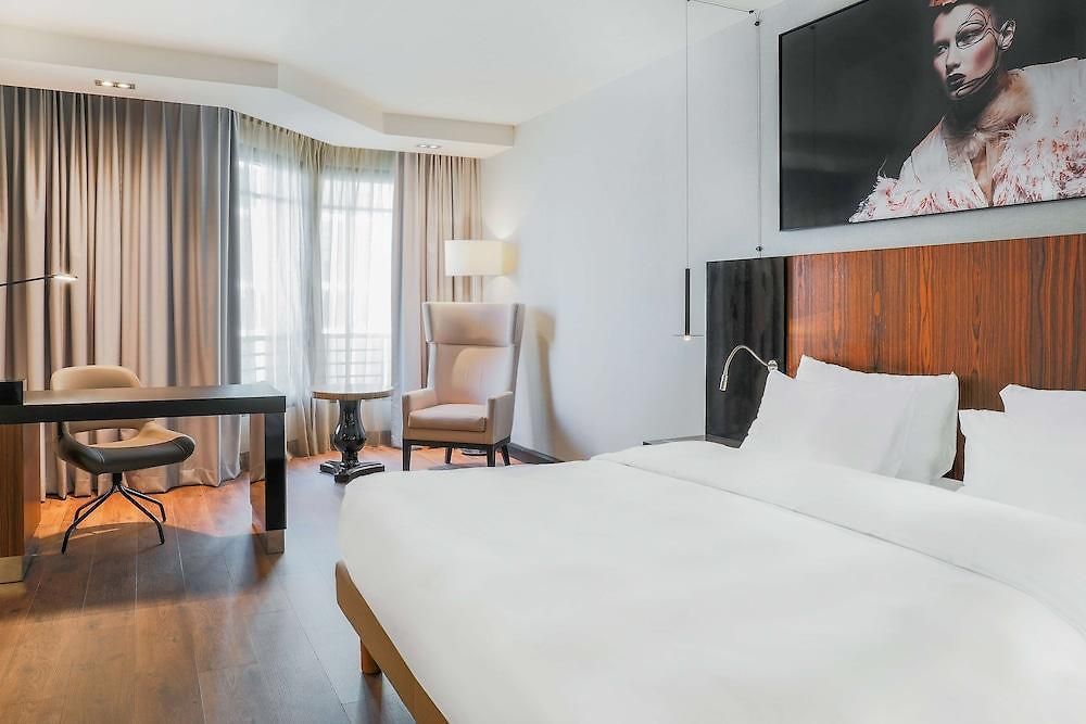 Radisson Collection Grand Place Hotel 5*