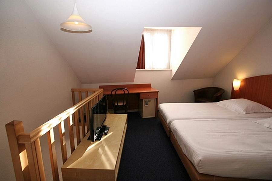 Hotel Aris Grand Place 3*