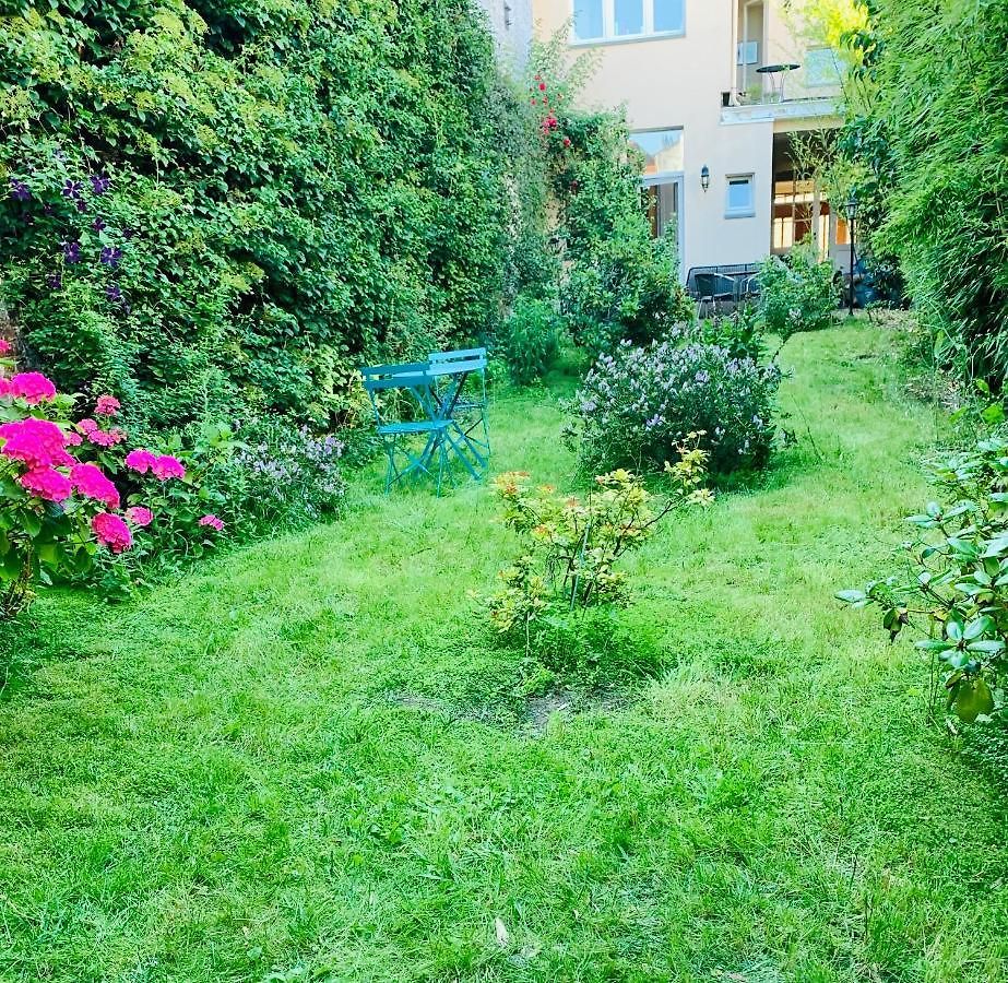 Apartment Bijou > Parvis St Pierre *