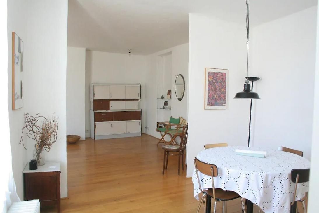 Chambre Dans Un Appartement De Charme Au Coeur De Bruxelles Bed & Breakfast Brussels