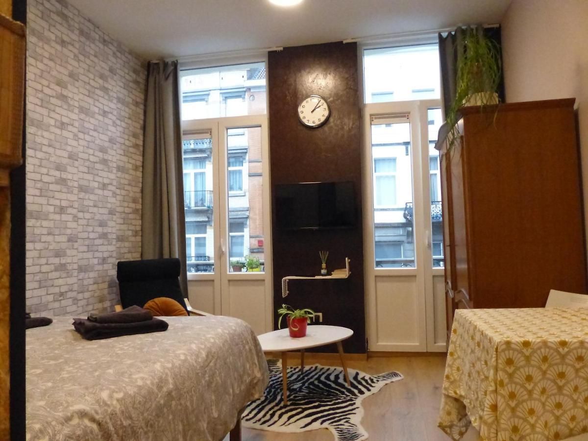 Superbe Au 1er Etage, Proche De La Gare Du Midi *