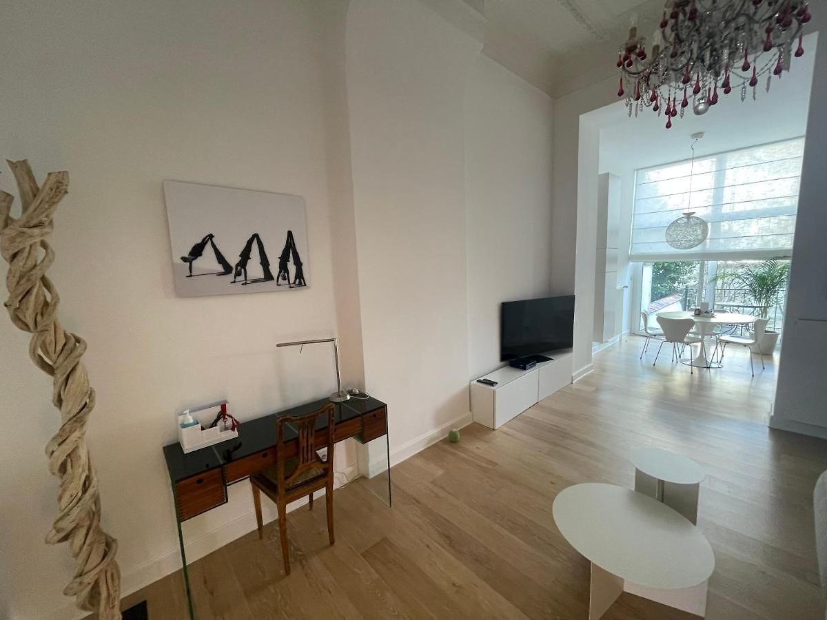 Appartement In Trendy Chatelain Center Area Little Garden Internet Wifi *