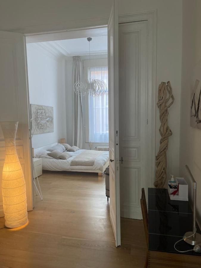 Appartement In Trendy Chatelain Center Area Little Garden Internet Wifi *