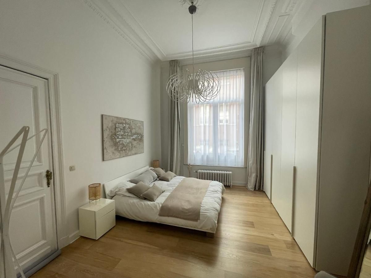 In Trendy Chatelain Center Area Little Garden Internet Wifi Appartement Brussel