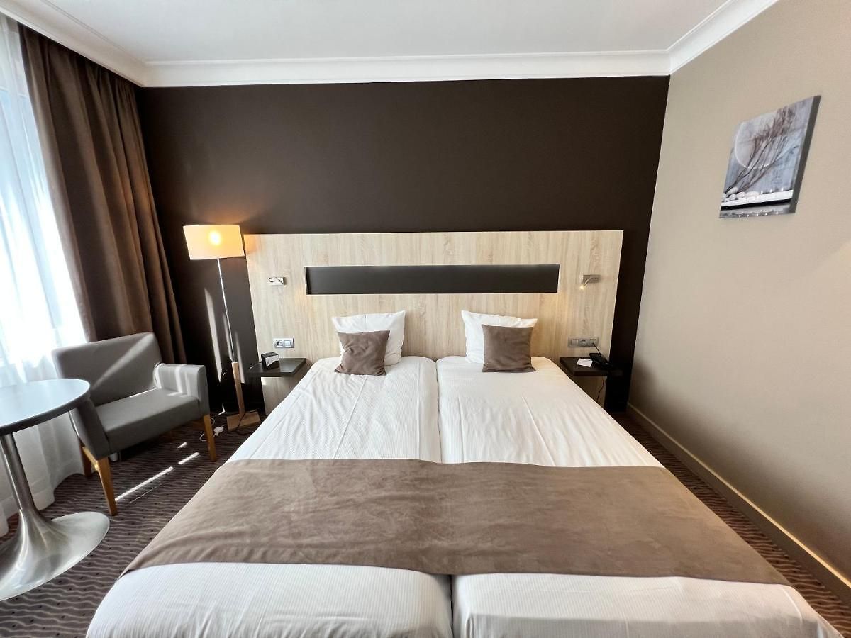 Western Royal Centre Hotel 3*