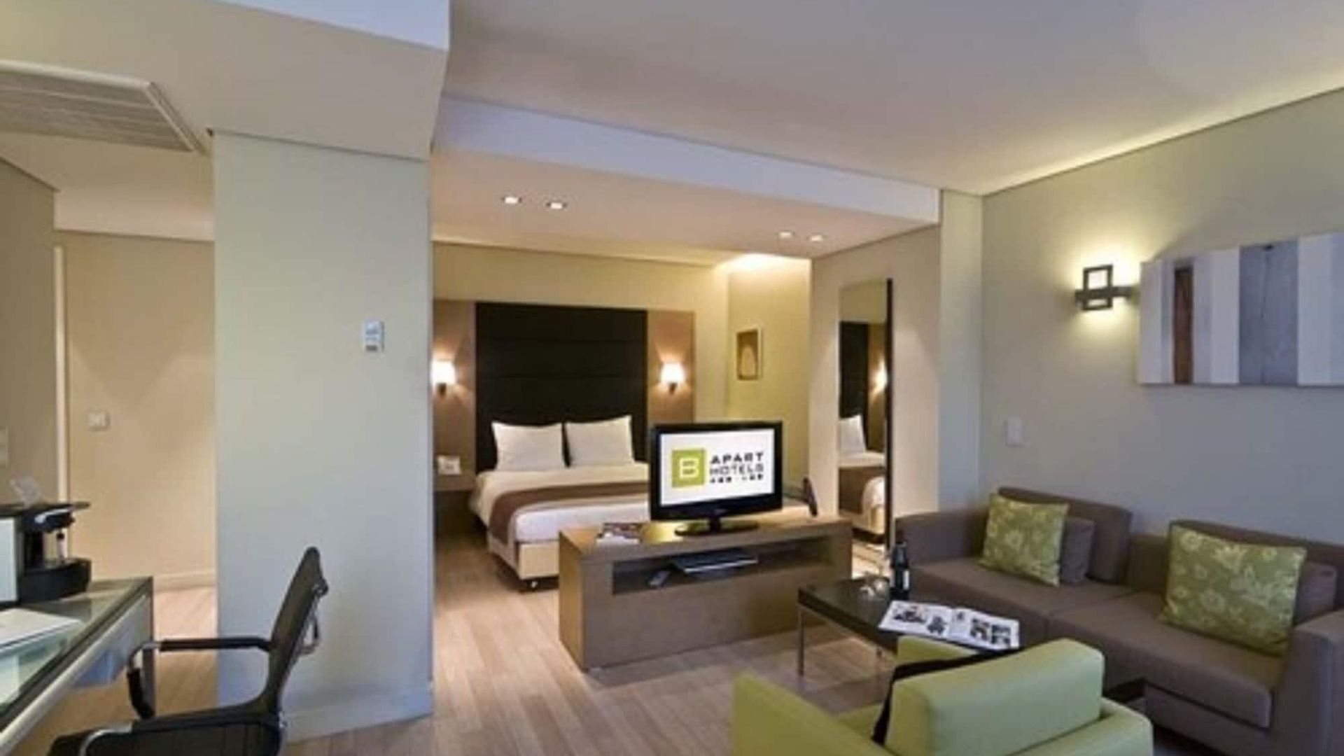 B-aparthotel Grand Place 4*