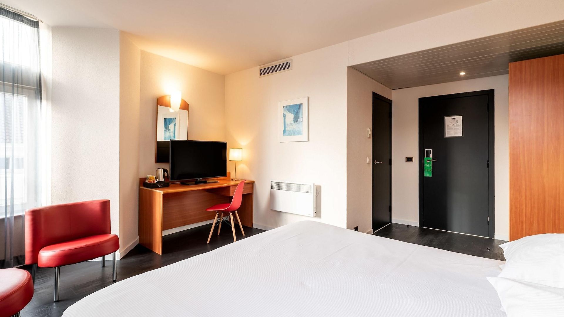Aris Grand Place Hotel