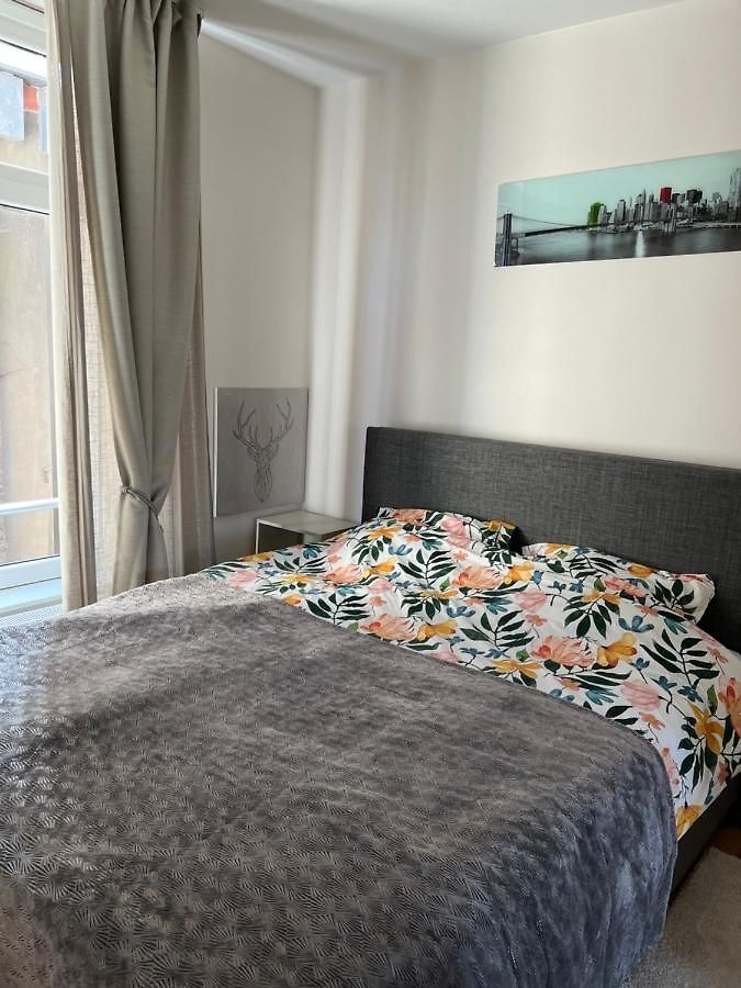 Cosy With Canal View Apartment *