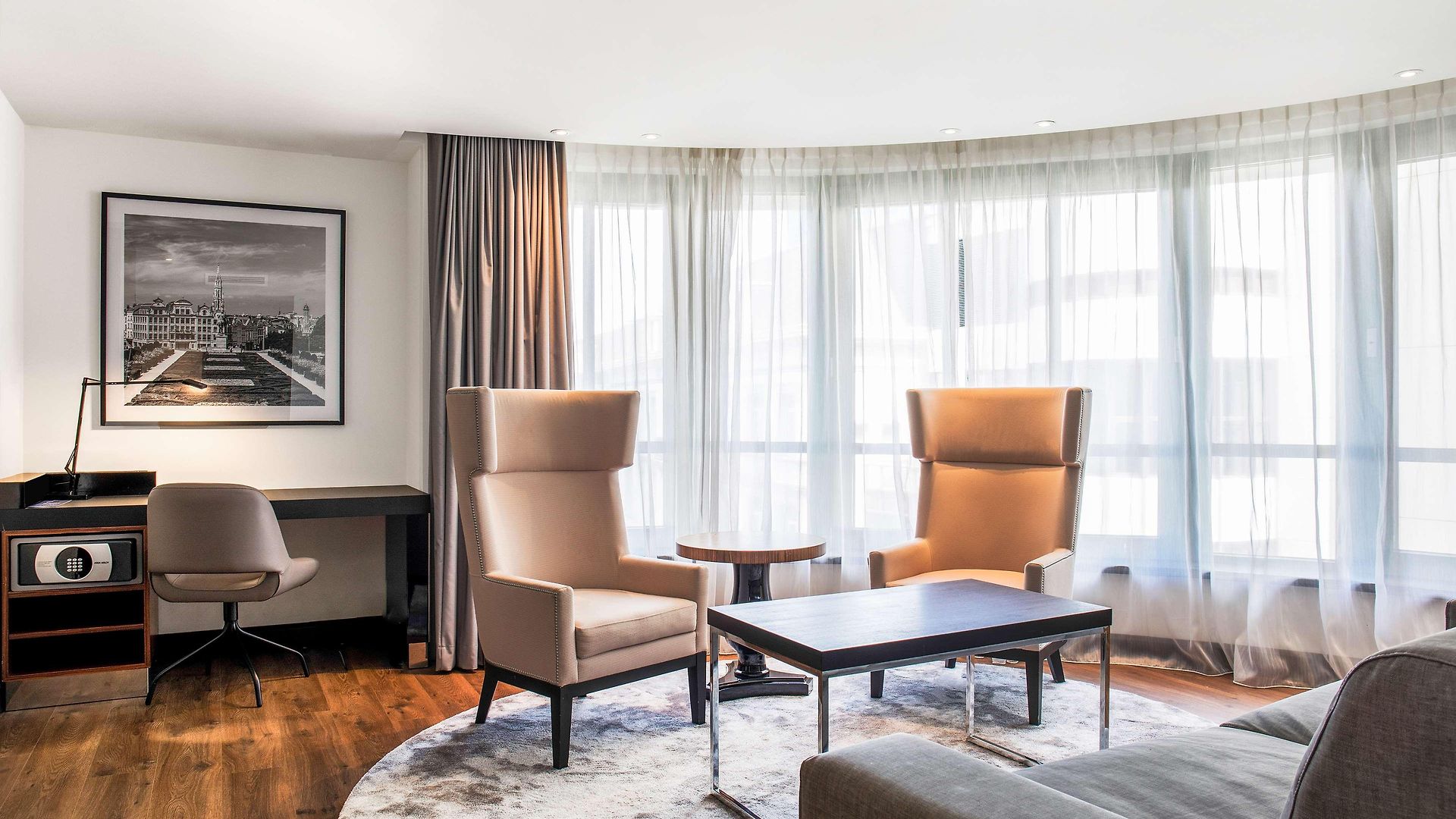 Radisson Collection Grand Place Hotel 5*