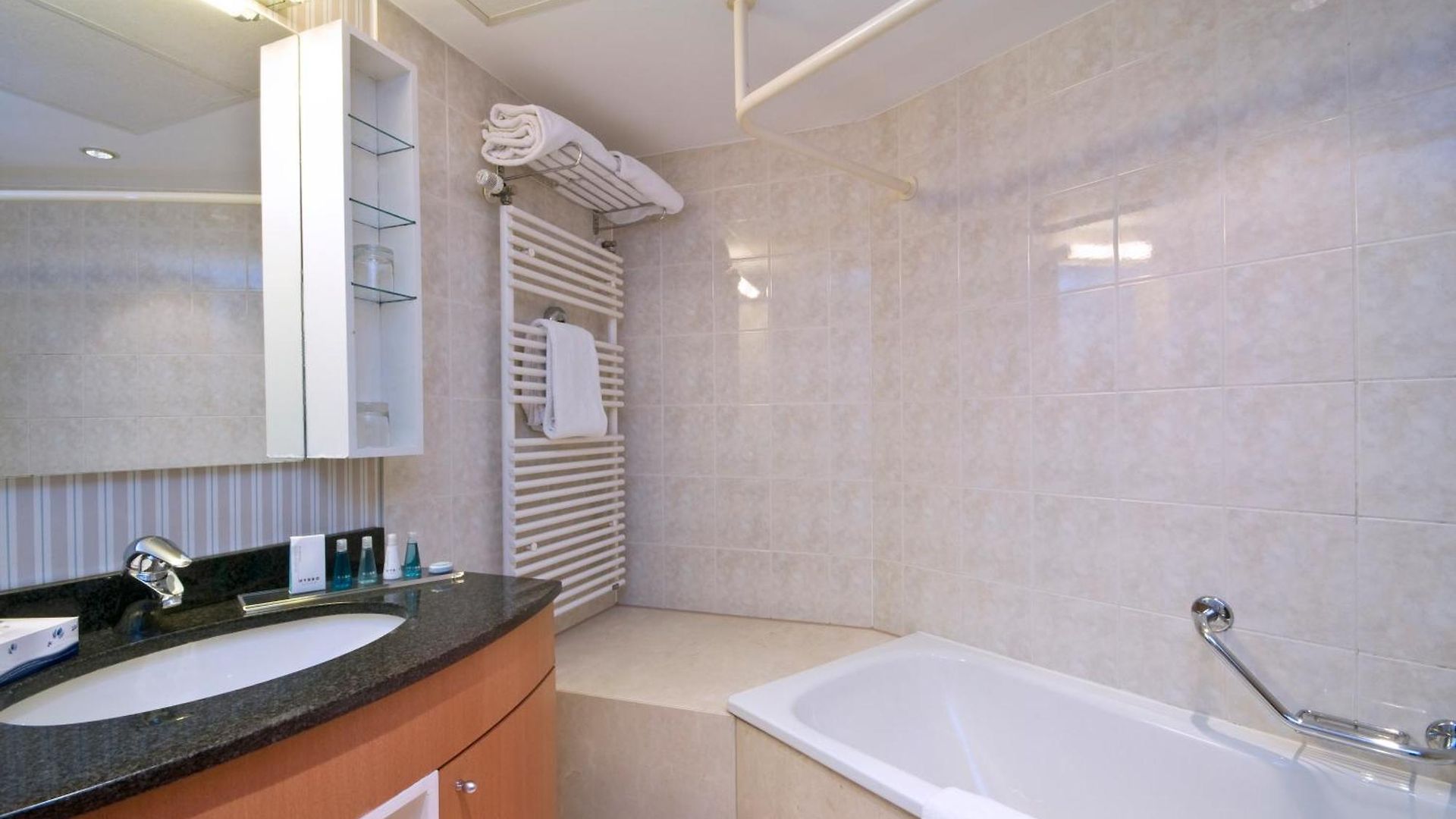 B-aparthotel Ambiorix 4*