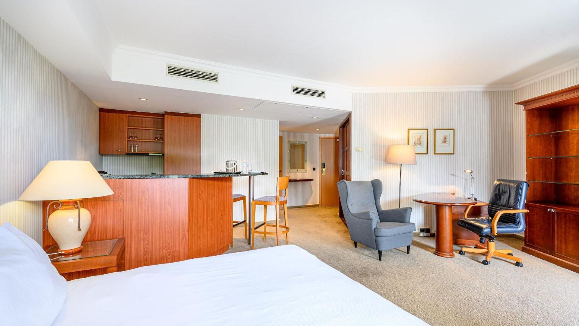 B-aparthotel Ambiorix 4* Brussels