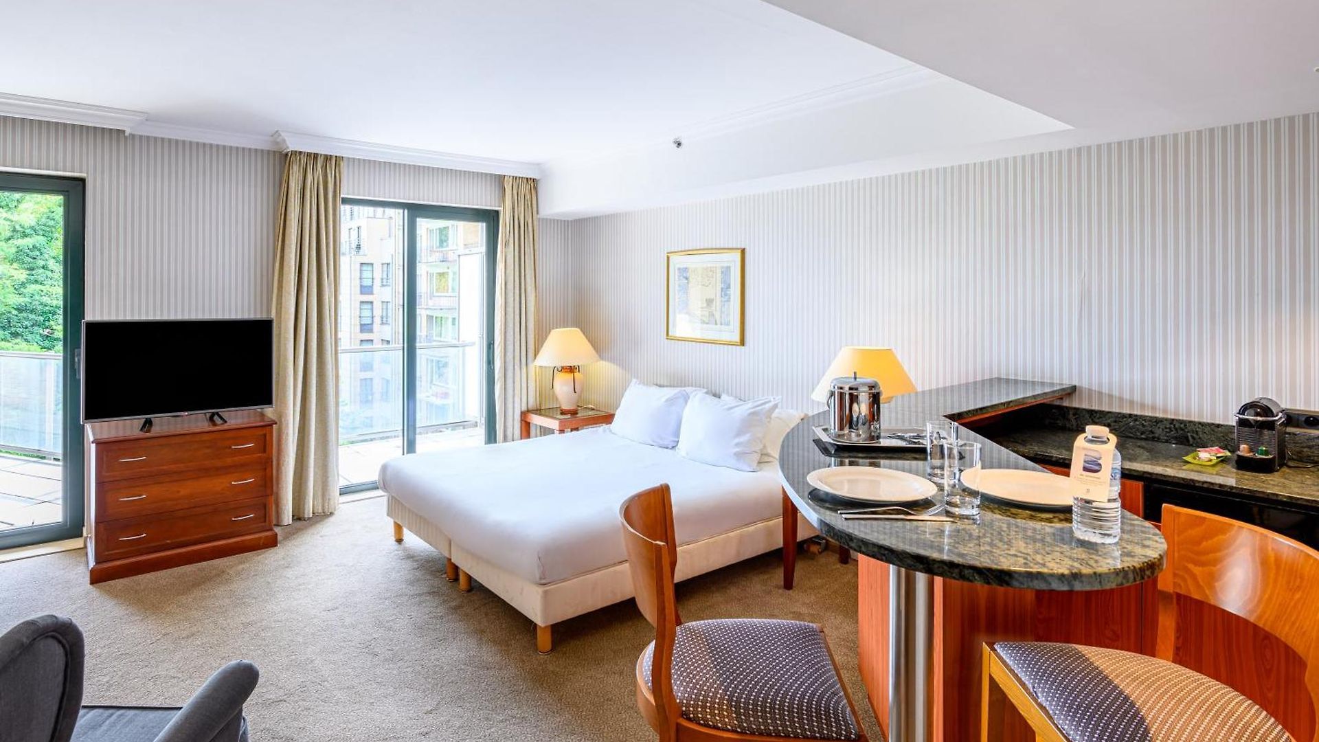 B-aparthotel Ambiorix 4* Brussels