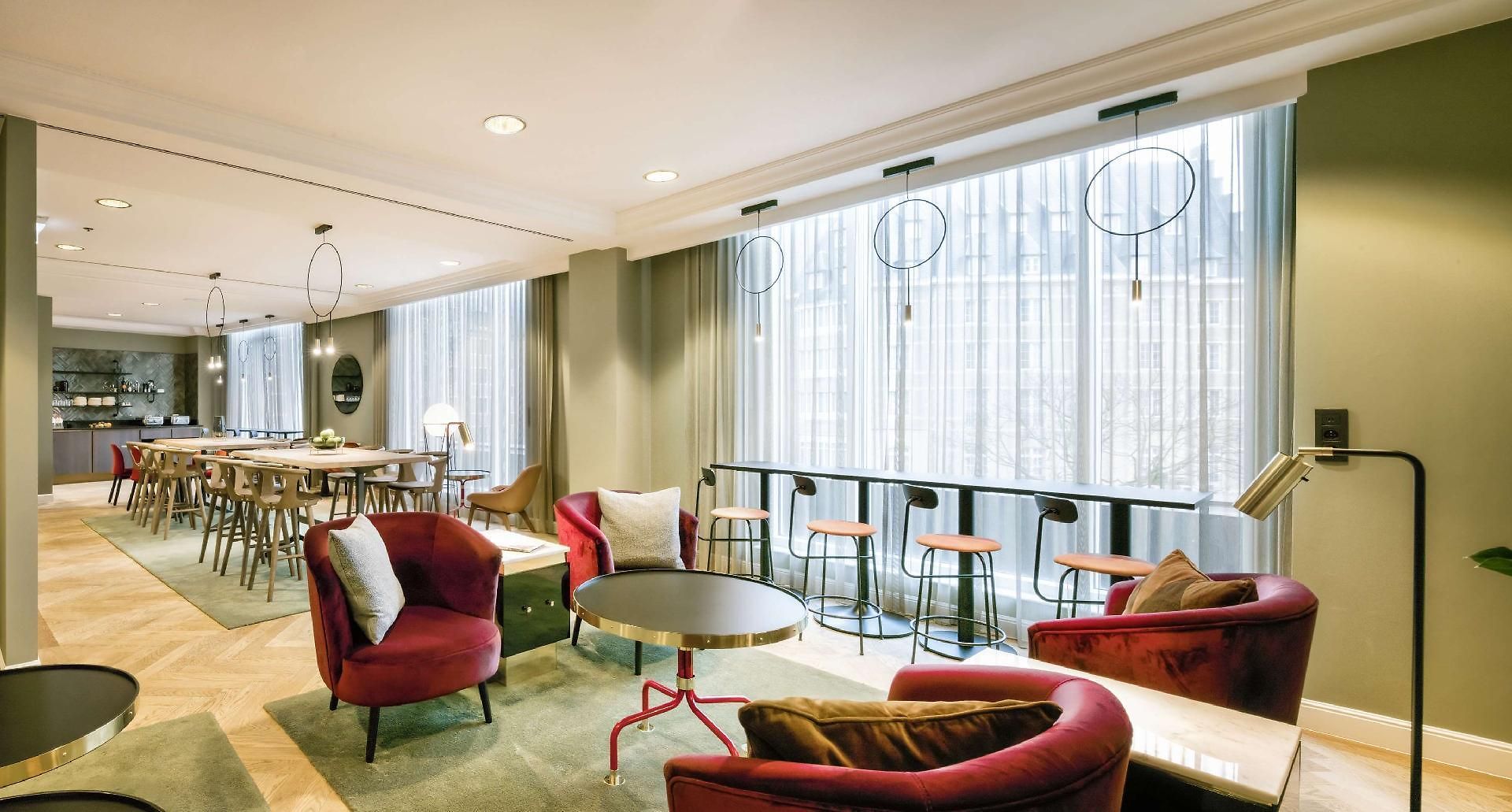 Hilton Grand Place Hotel 4*