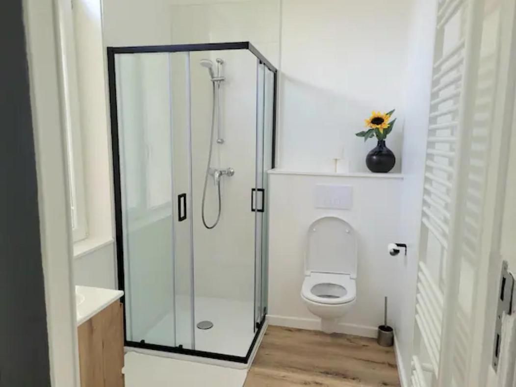 Brand New Iris With Private Bathroom And Balcony 3*