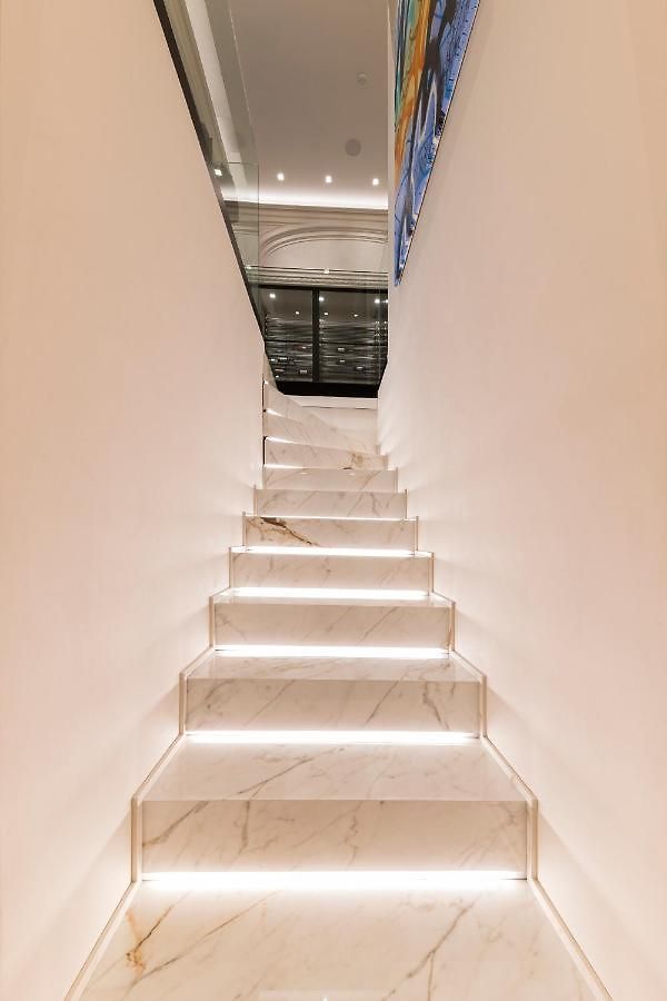 Luxury 3 Bedrooms Townhouse In Perfect Location *
