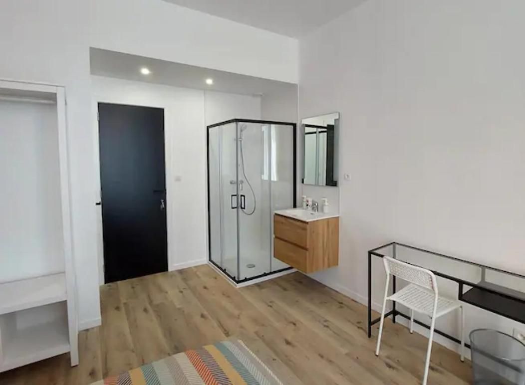 Brand New Iris With Private Bathroom And Balcony