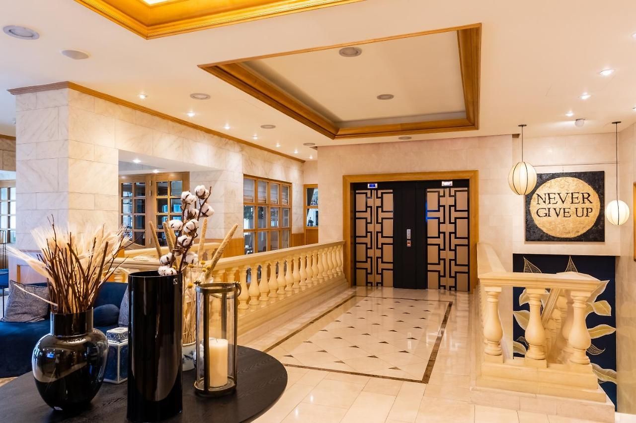 Le Chatelain Hotel 5*