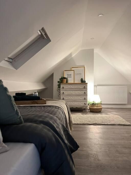 Lovely 2-bedroom Duplex W/ Balcony In Appartement