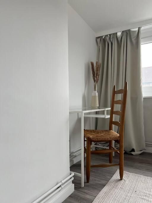 Lovely 2-bedroom Duplex W/ Balcony In Appartement *