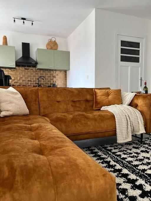 Lovely 2-bedroom Duplex W/ Balcony In Appartement
