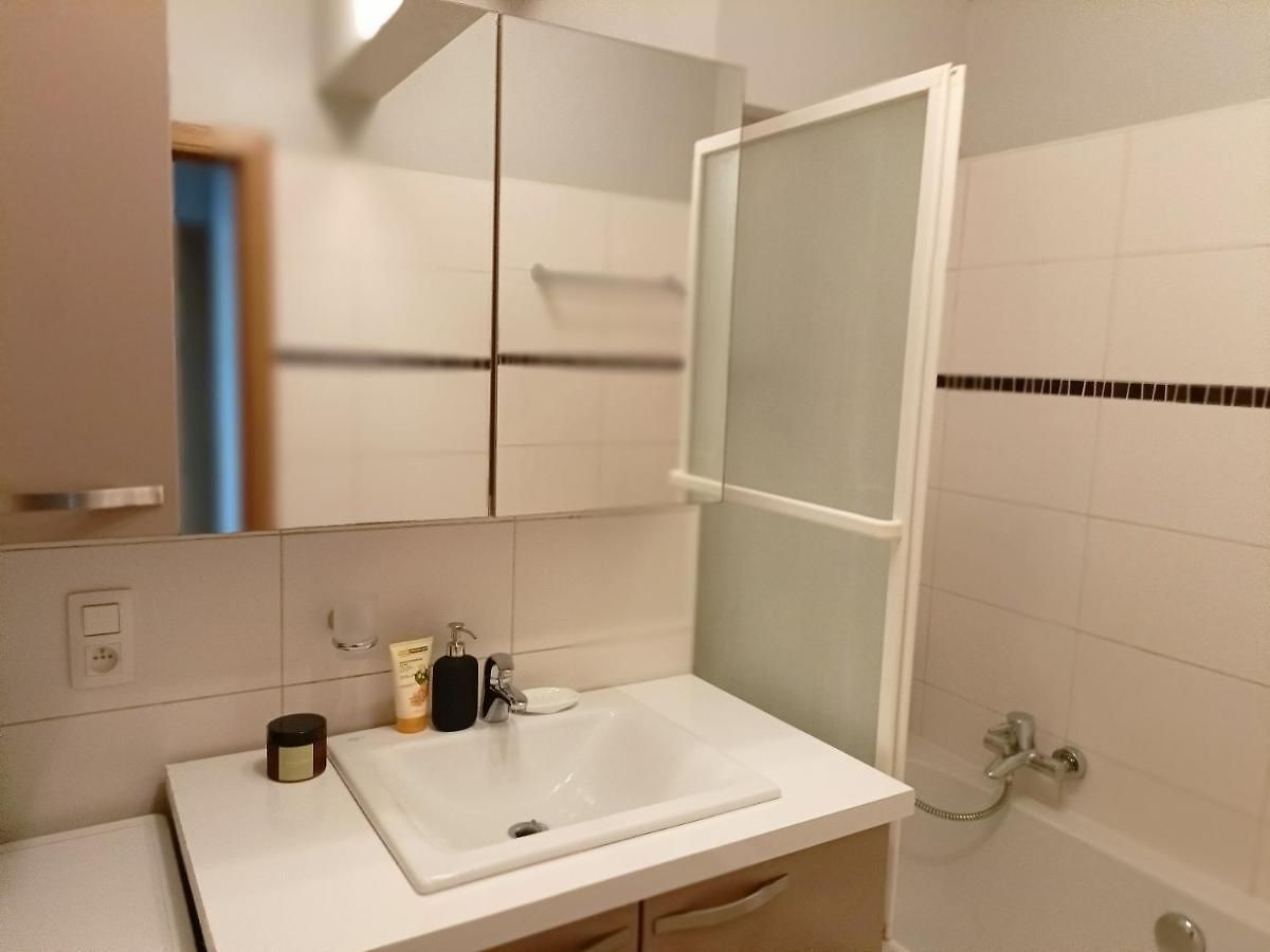 Cozy 2 Bedroom - Metro Montgomery Apartment *