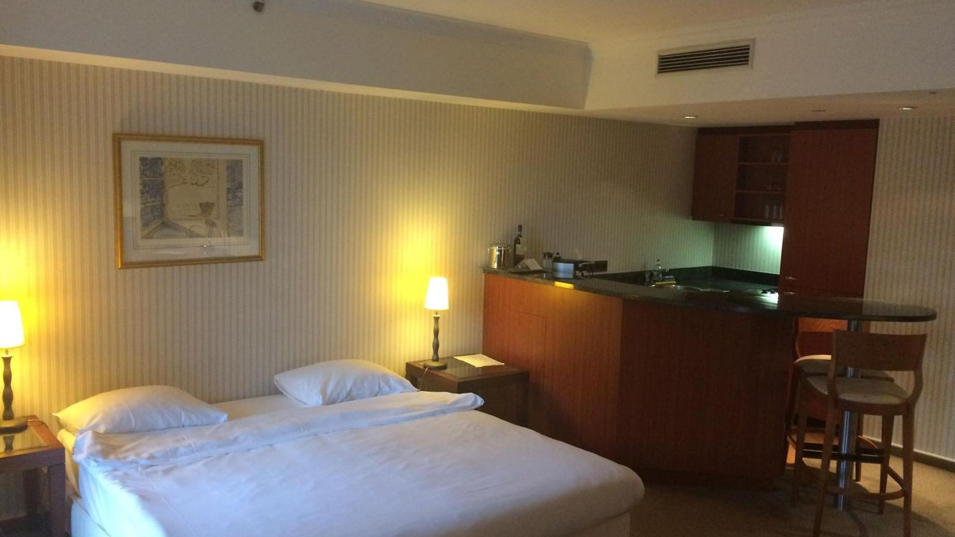 B-aparthotel Ambiorix Aparthotel 4*
