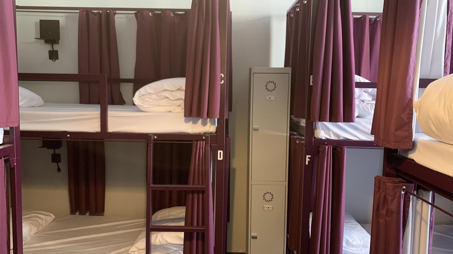 Safestay Grand Place Hotel 3*