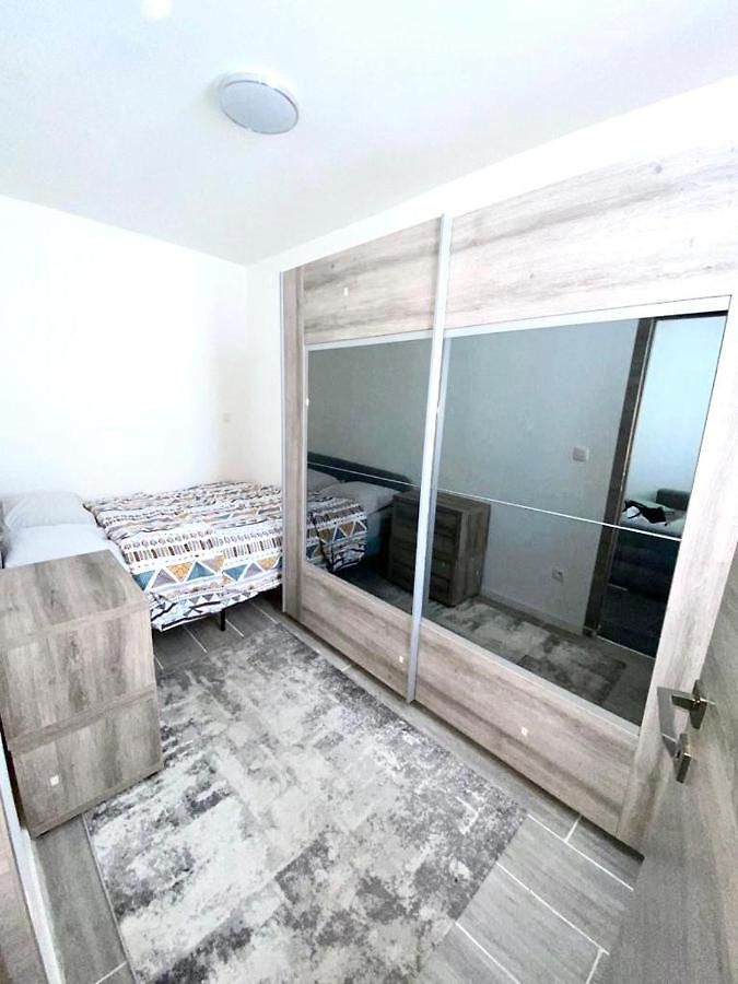 Douvres Apartment