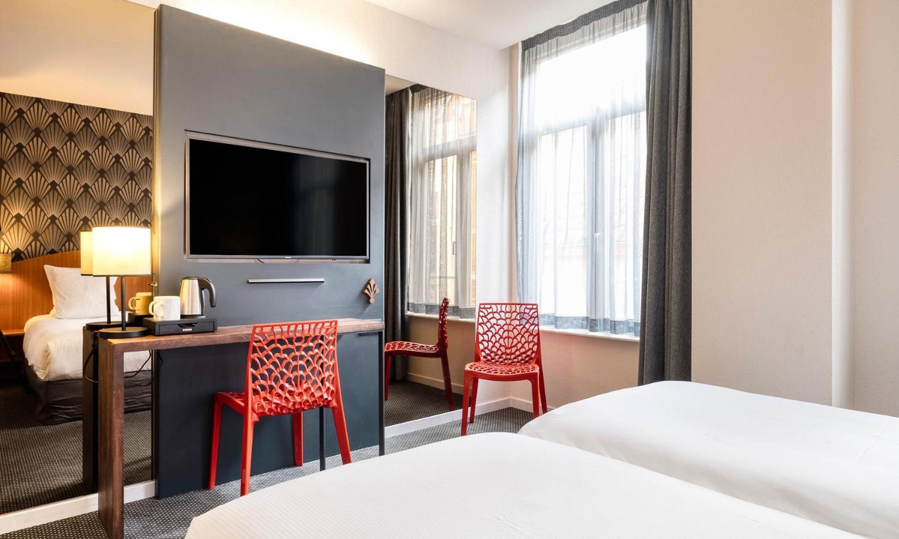 Aris Grand Place Hotel