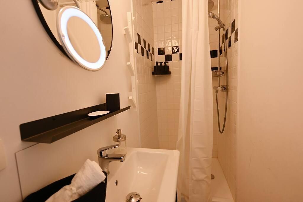 Apartment Superb 3 Bedroom & 3 Bathroom Duplex In Centre *