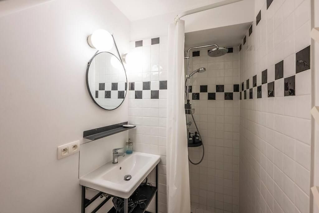Superb 3 Bedroom & 3 Bathroom Duplex In Centre *