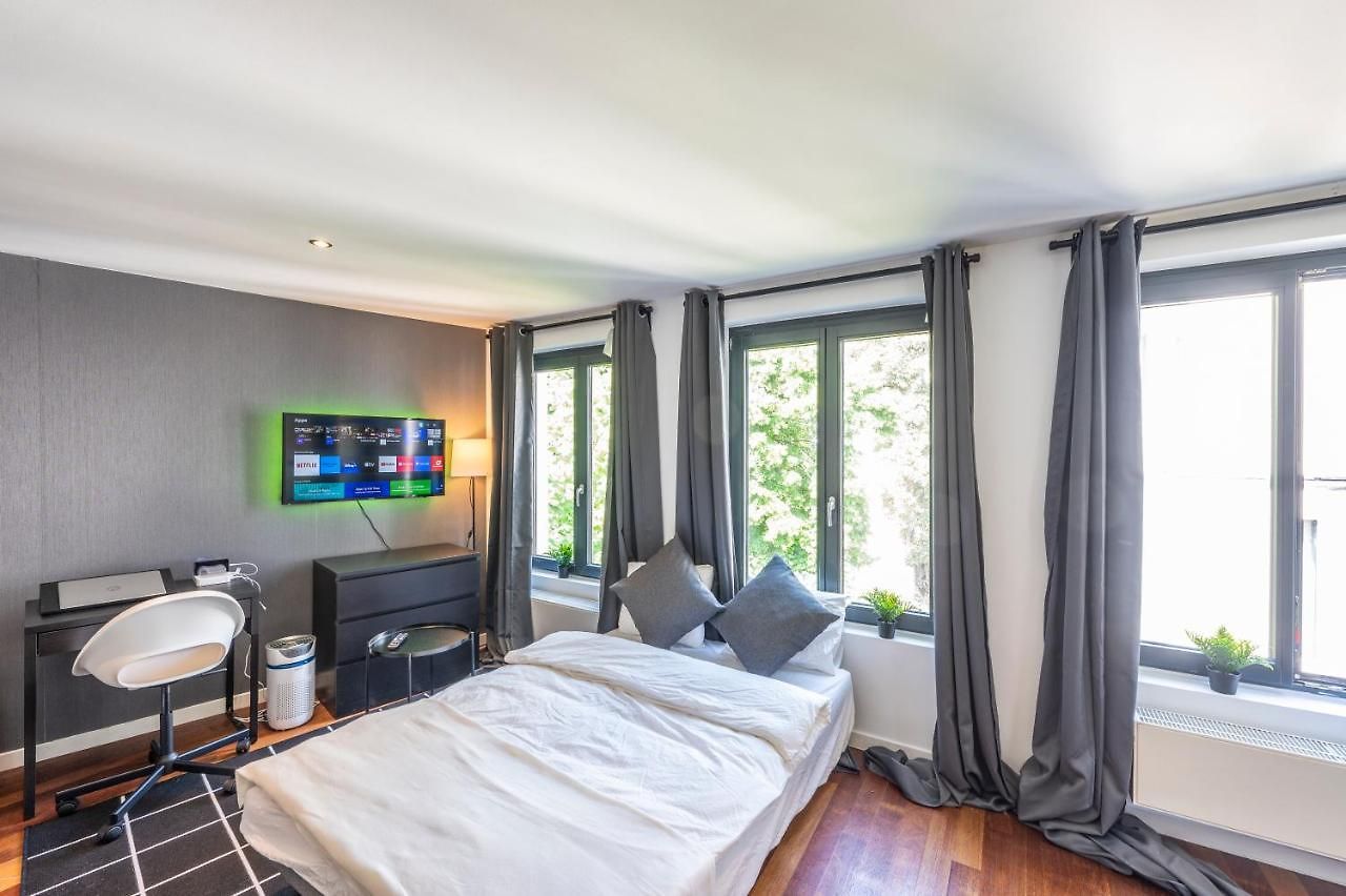 Sensational In Fantastic Location Apartment *