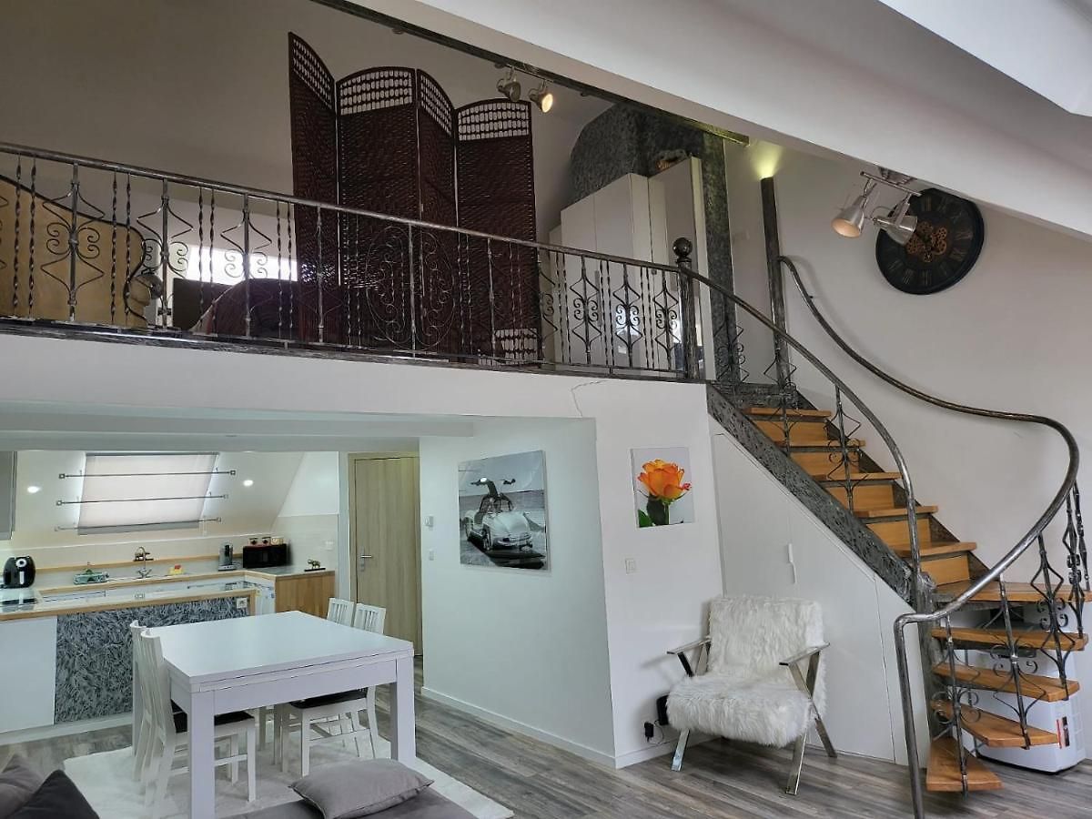 Duplex Elegant Situe A 1min De La Gare Du Nord * Brussel