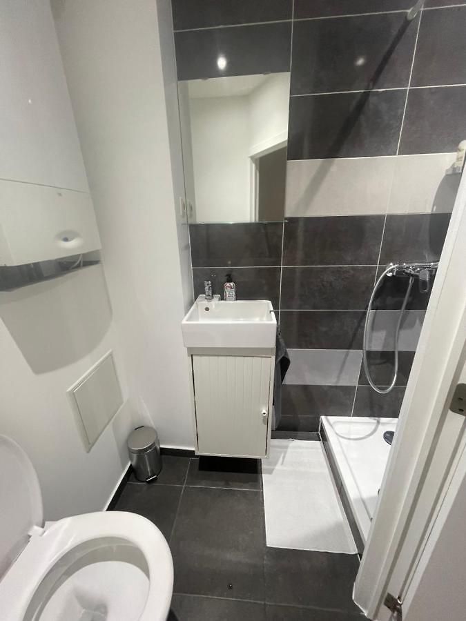 Apartment 2 *