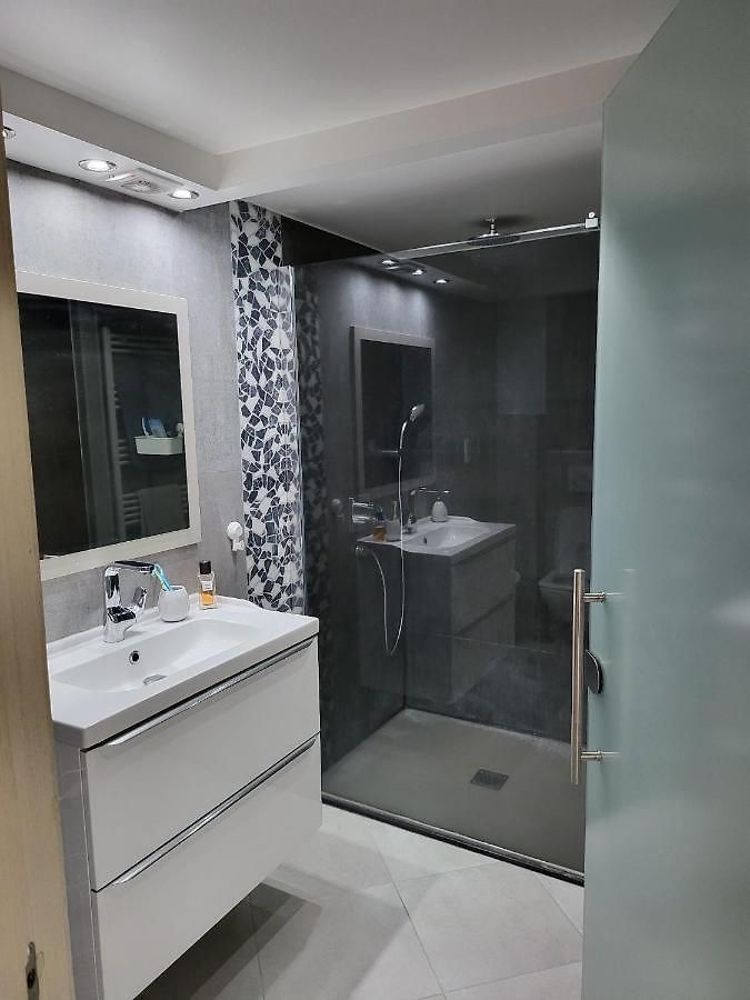 Duplex Elegant Situe A 1min De La Gare Du Nord *