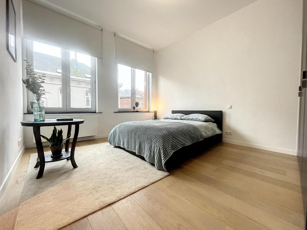 Elegant Flat Cinquantenaire *