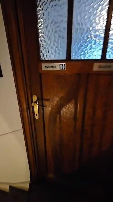 Beautiful, Renovated Fully Self Contained * Brussel