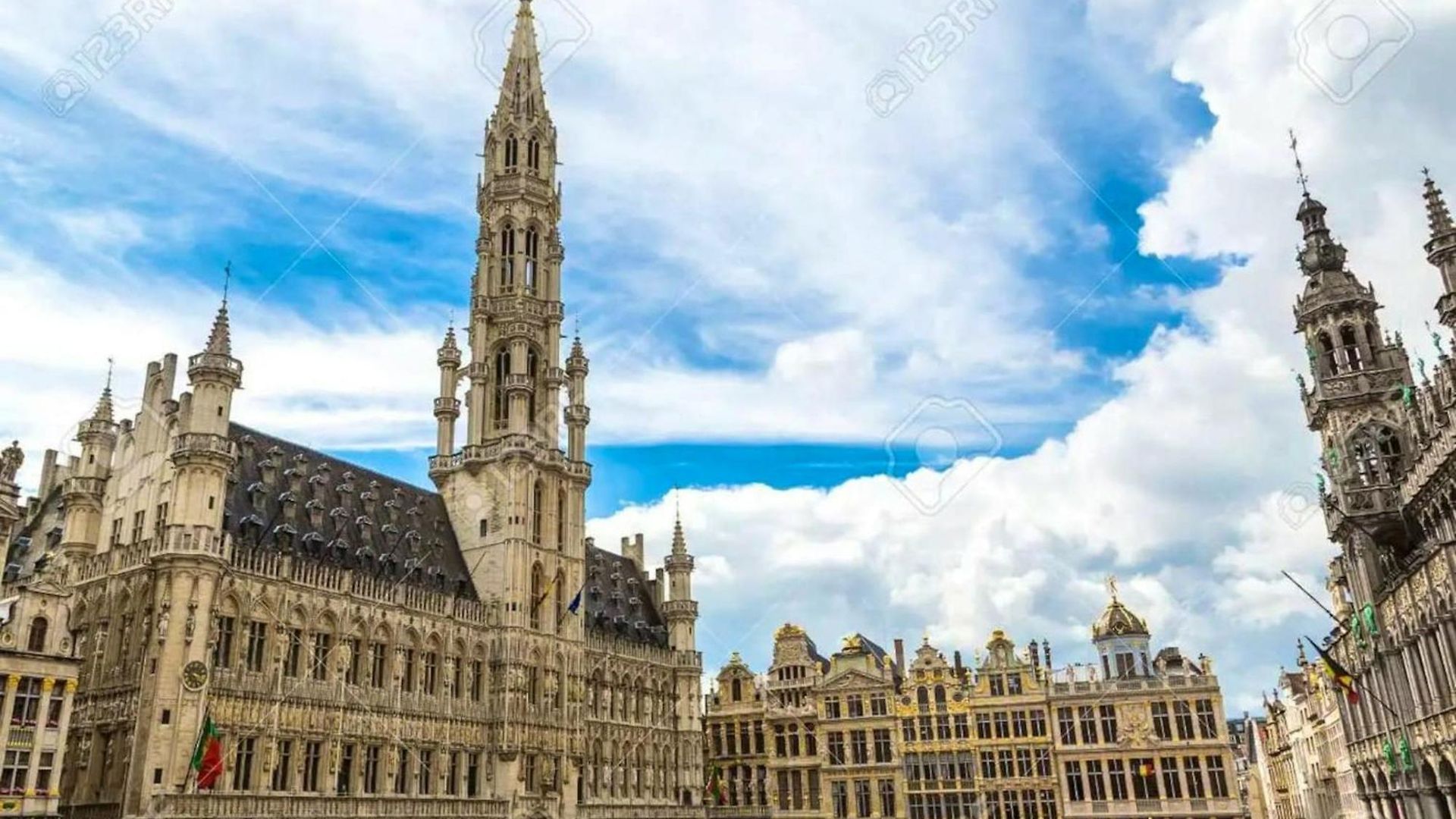 Modern In Molenbeek-saint-jean / 77 M² / Parking * Brussels