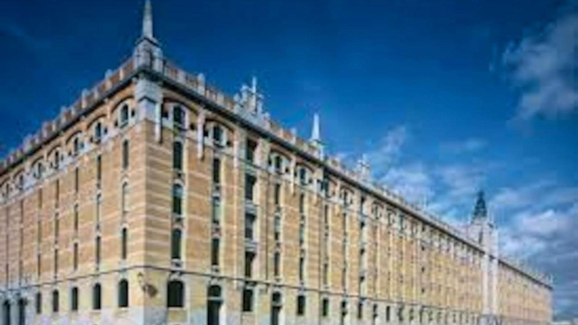 Modern In Molenbeek-saint-jean / 77 M² / Parking *