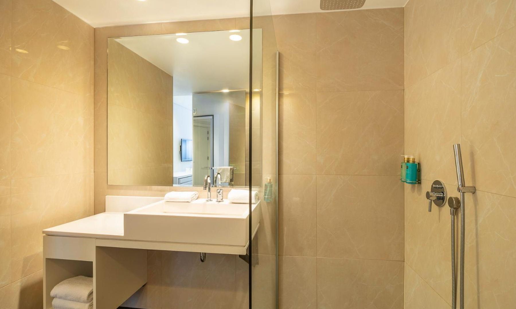 B-aparthotel Regent Aparthotel 4*