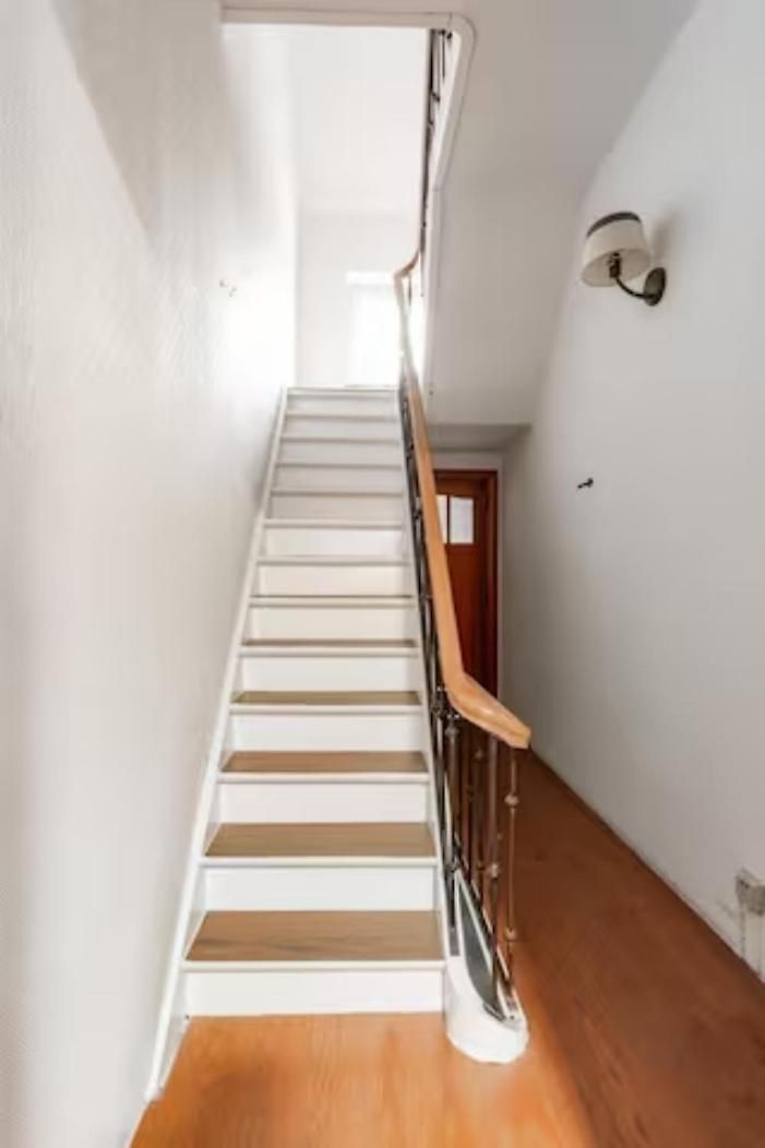 Beautiful, Renovated Fully Self Contained * Brussel