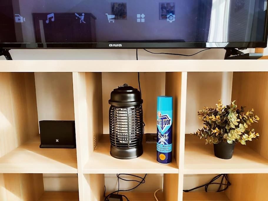Entier Avec Balcon - Tour Et Taxis Apartment *