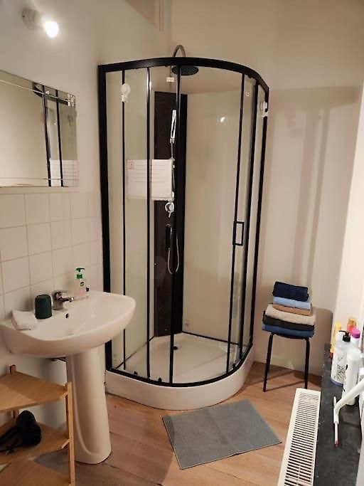 Entier Avec Balcon - Tour Et Taxis Brussels